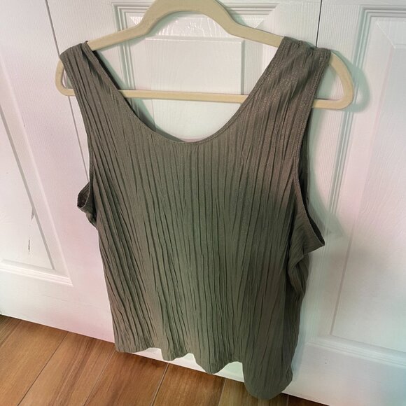 Chico's Shimmery Crinkled Tank Top Olive Green Size 3 - Picture 3 of 7